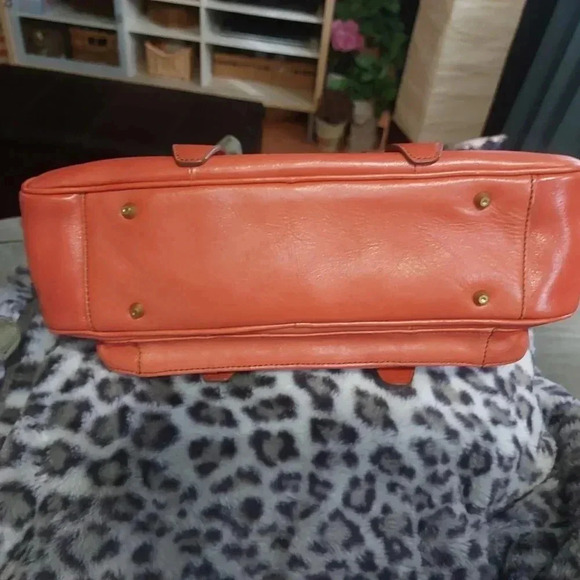 Maxx New York | Retro Style Coral Leather Satchel Gold Hardware - Picture 4 of 16